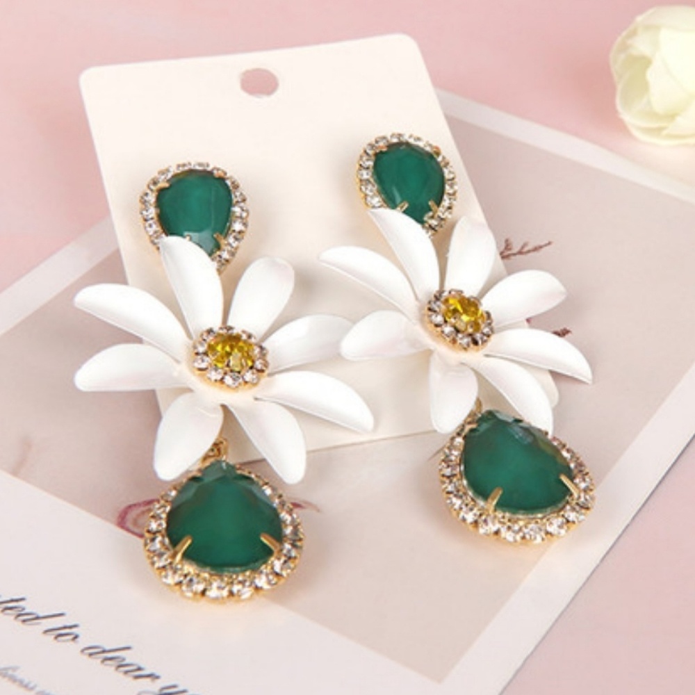 Earrings. Daisy and emreled